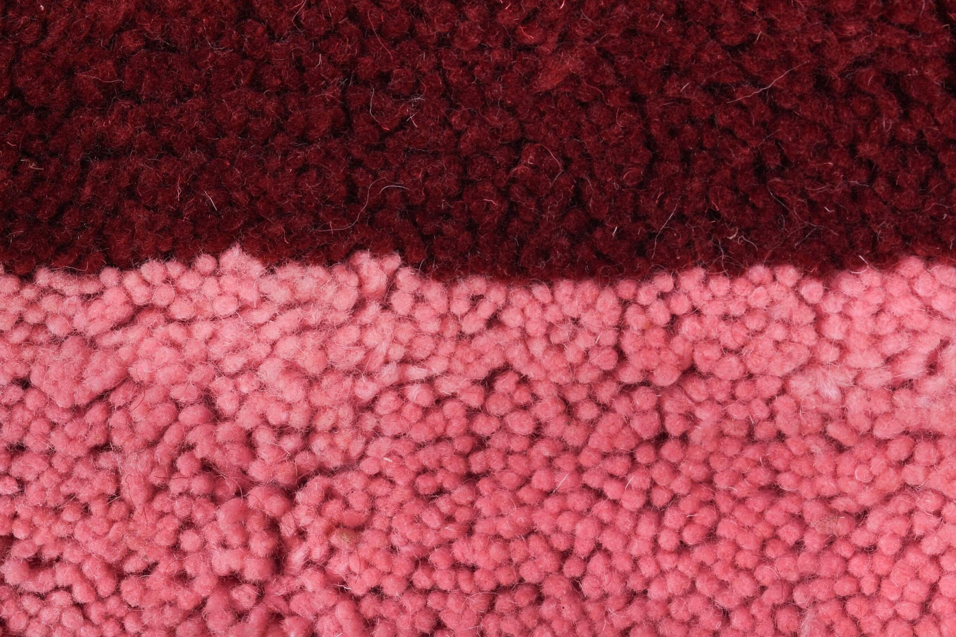 سجادة مغربية من نوع مريرت 3x5 صوفية باللون الوردي والعنابي، تصميم بسيط لغرفة المعيشة - Image 8