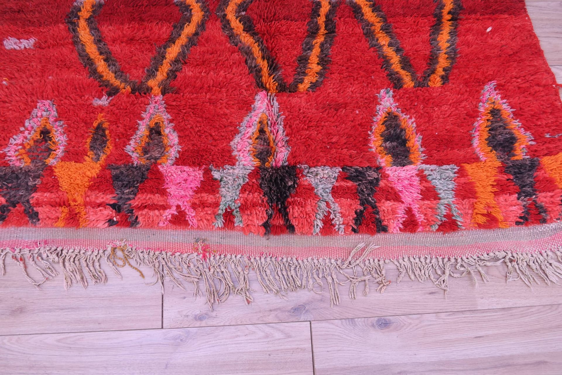 Handmade Red Moroccan Wool Talsint Rug - 142x293cm, Vibrant Geometric Design - Image 3