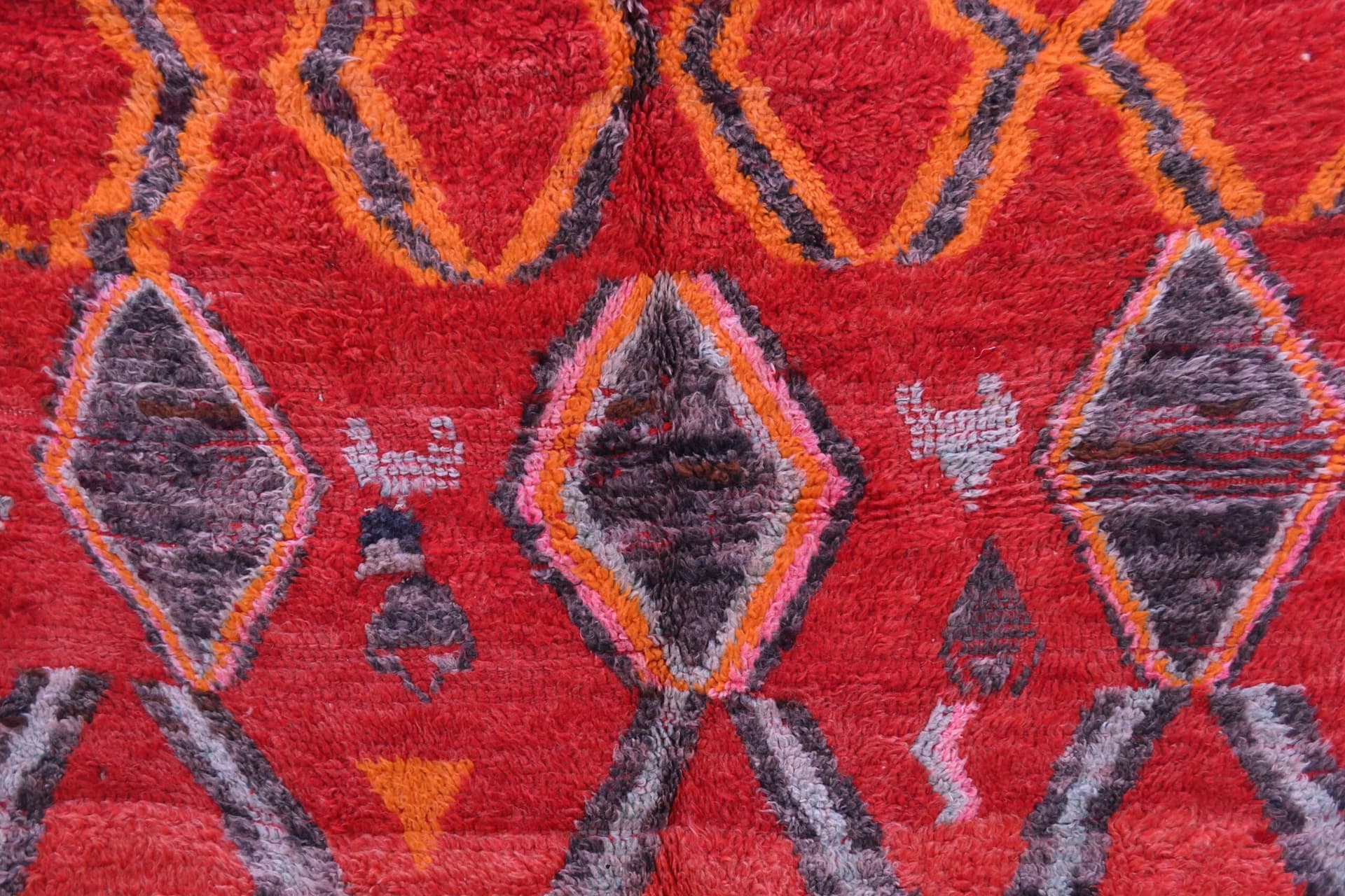 Handmade Red Moroccan Wool Talsint Rug - 142x293cm, Vibrant Geometric Design - Image 4