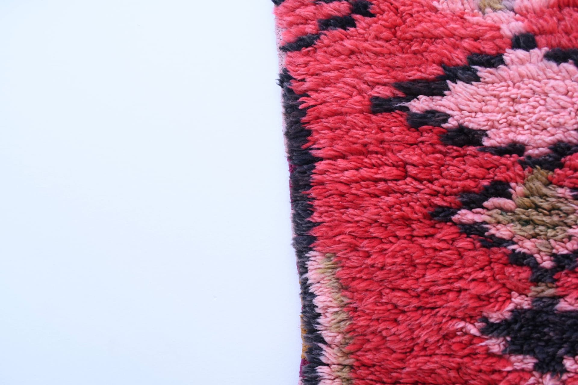 Exquisite Red Moroccan Talsint Wool Rug - 134x200cm Handmade Bohemian Decor - Image 5